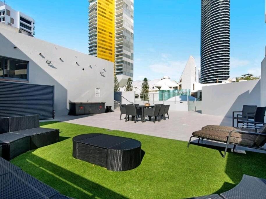 Broadbeach Victoria Square *