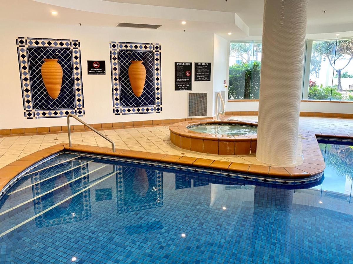 Beachfront Romantic Getaway - Surfers Paradise Gold Coast