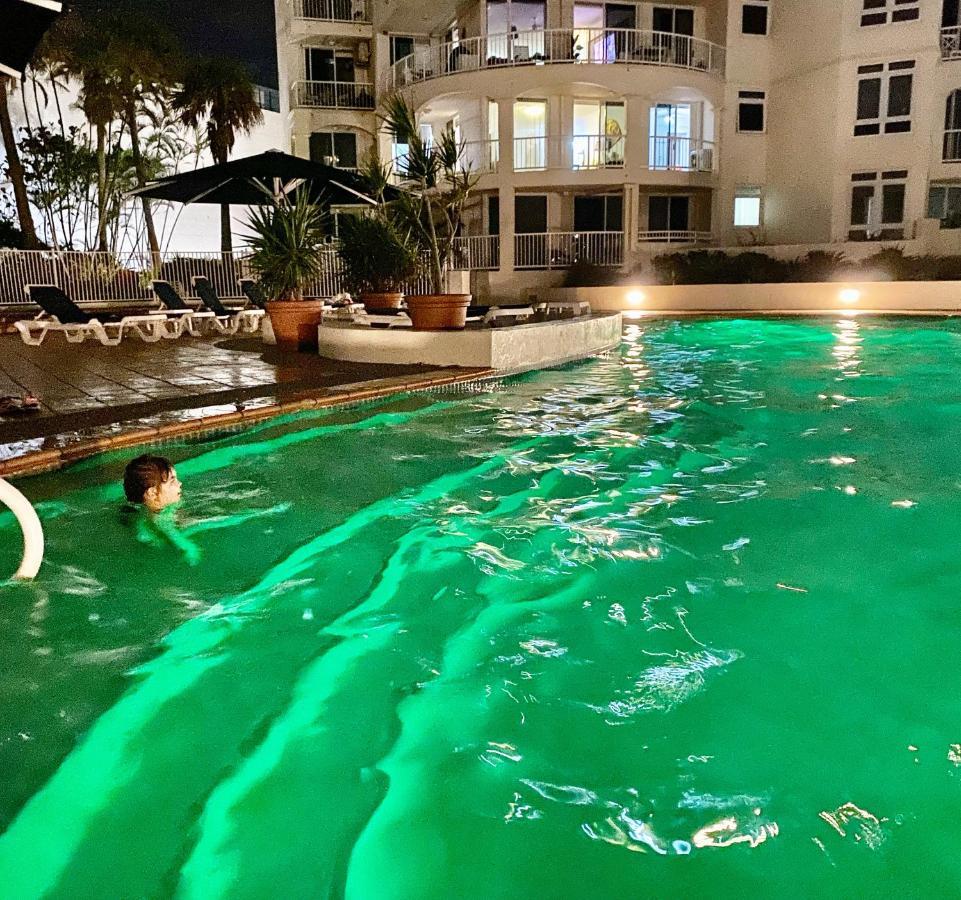 Beachfront Romantic Getaway - Surfers Paradise Apartamento Gold Coast