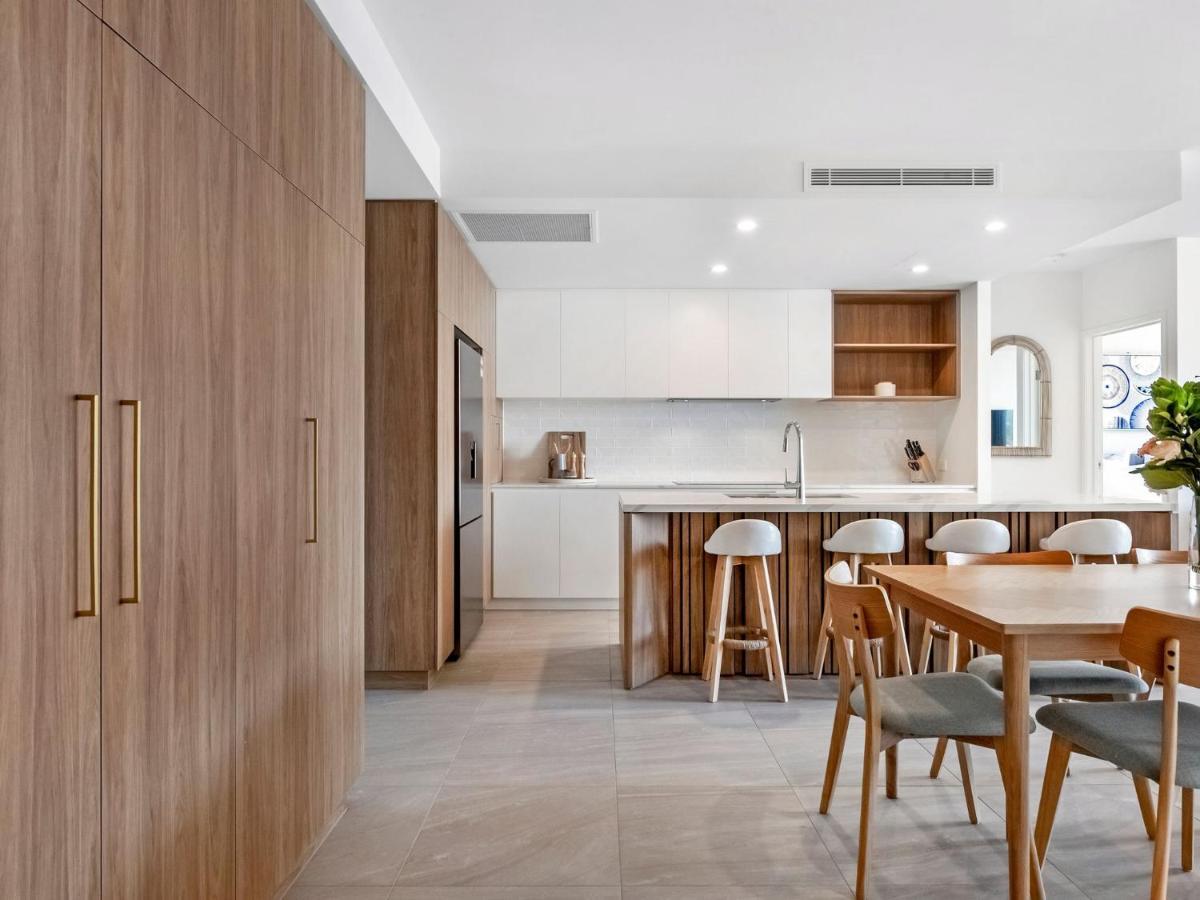 Luxury Central Palm Beach With Rooftop Pool - Gchm Gold Coast