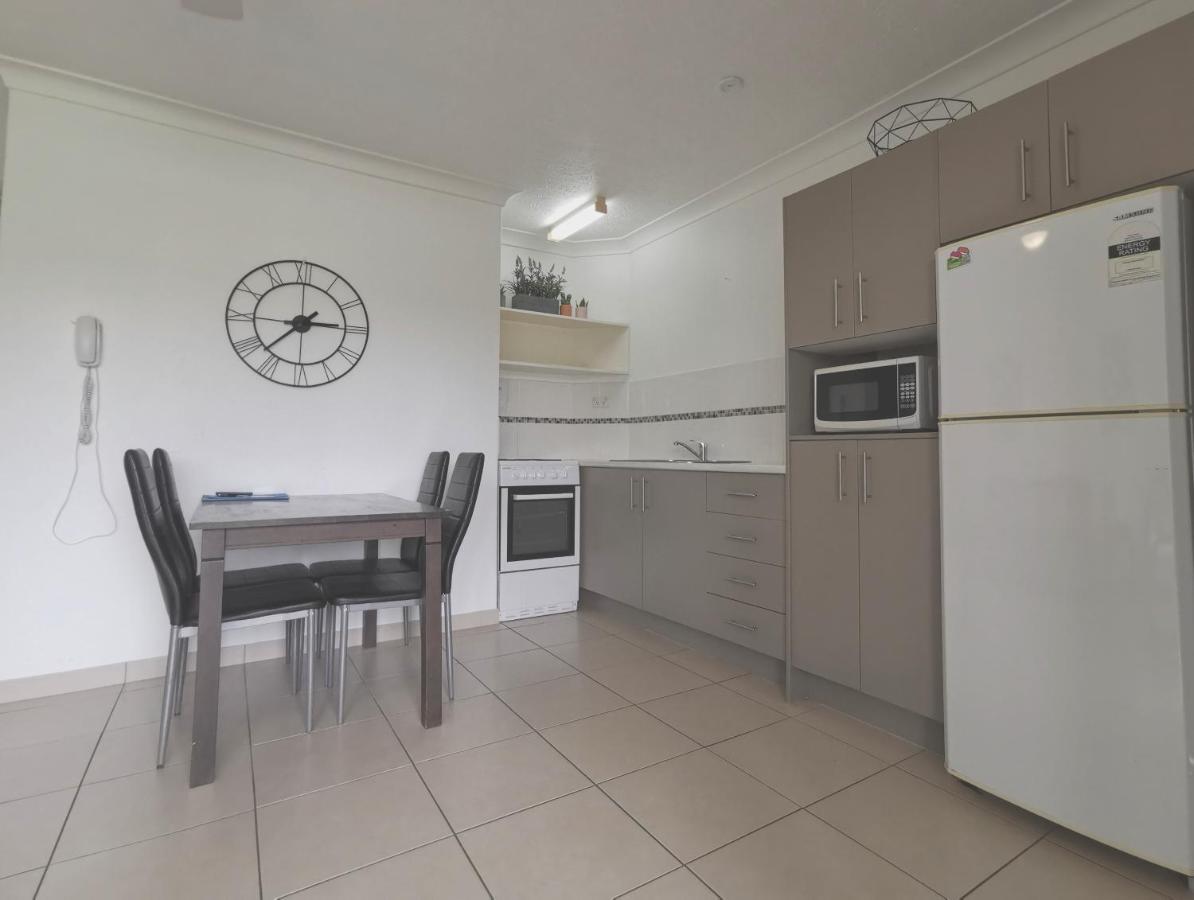 Bay Of Palms Hotel Gold Coast