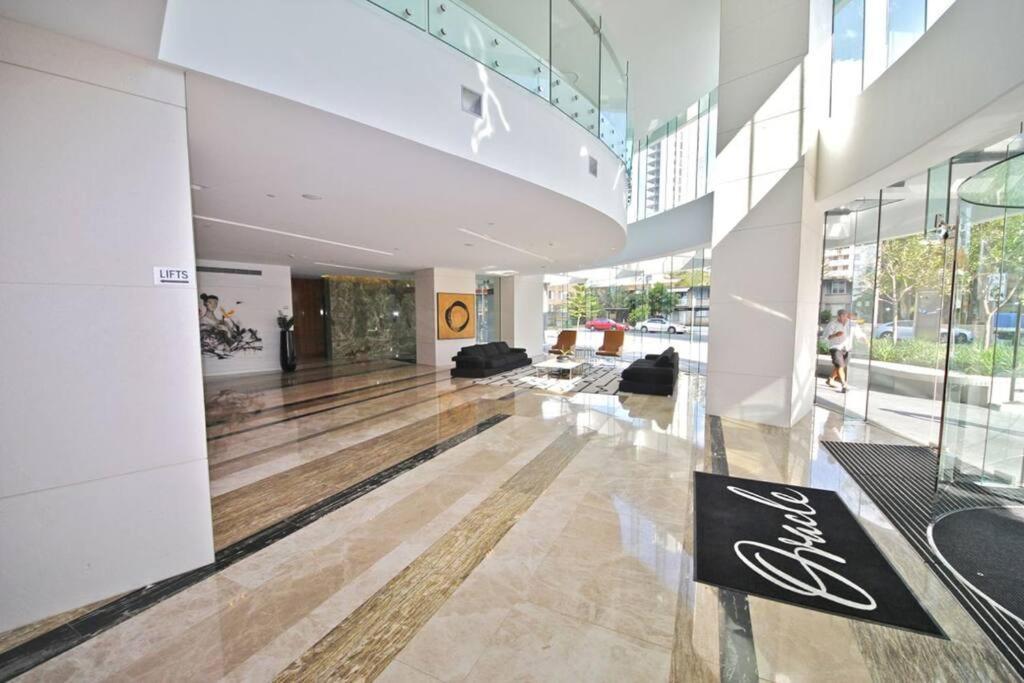 Oracle 2401 Apartment Gold Coast
