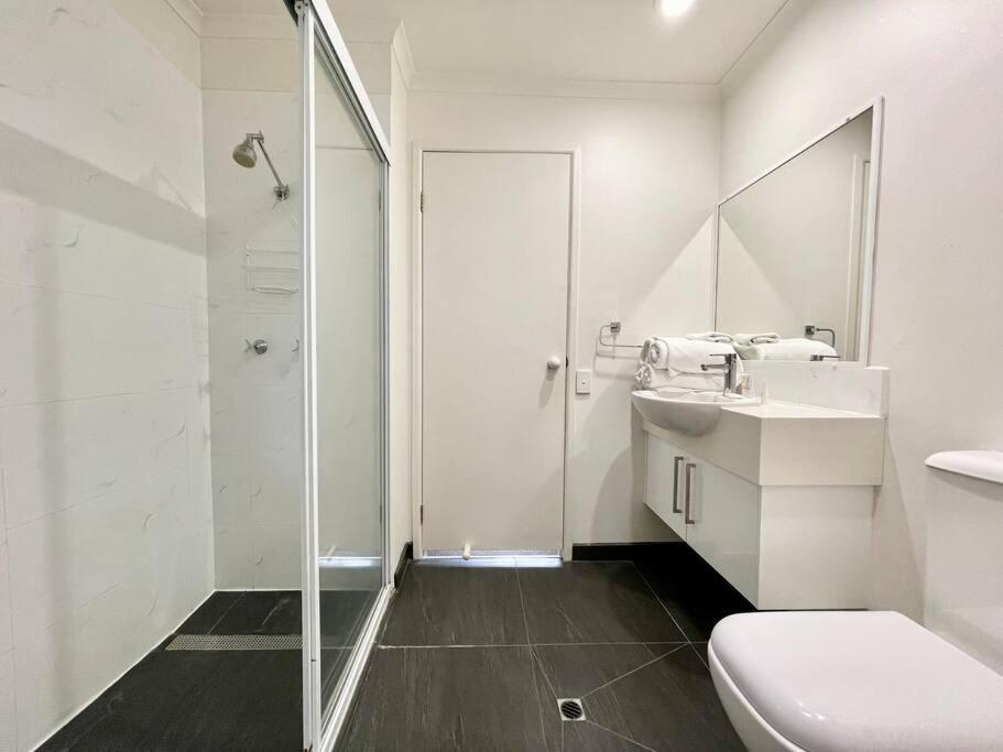 Diamond Poolside 44 Premium Gold Coast