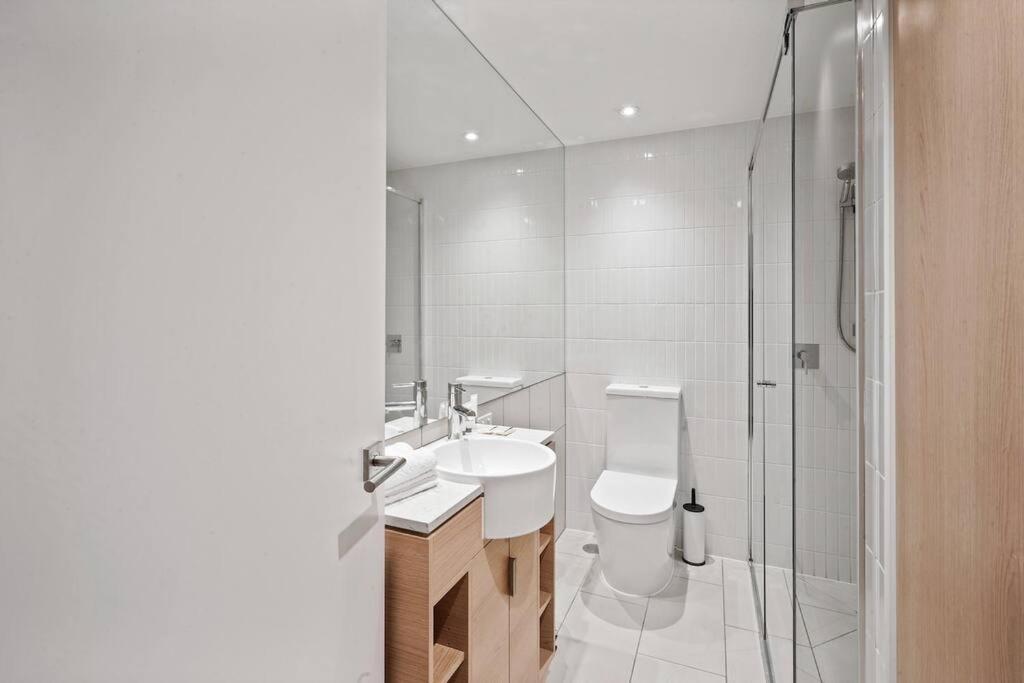 Ocean Views, Broadbeach #1204 *