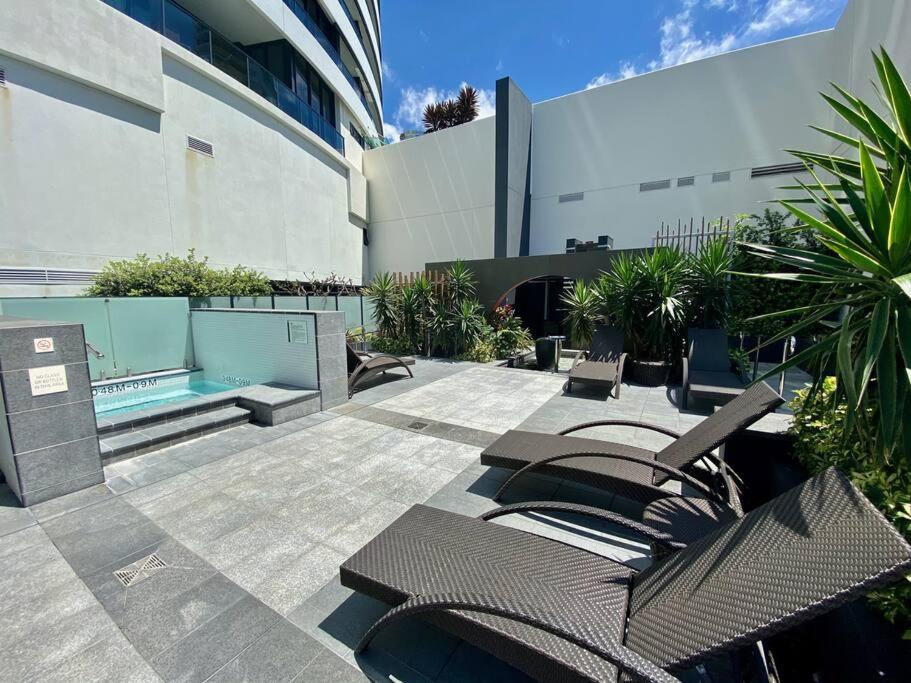 Oracle 2401 Apartment *