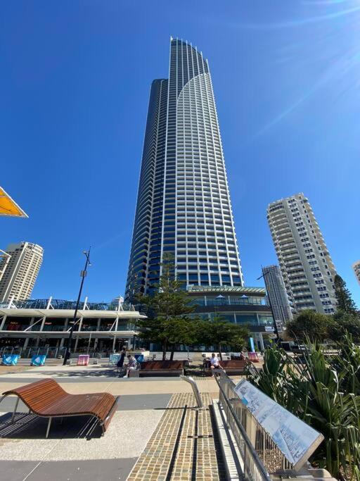 Beachfront Luxury In Soul Surfers Paradise 9th *