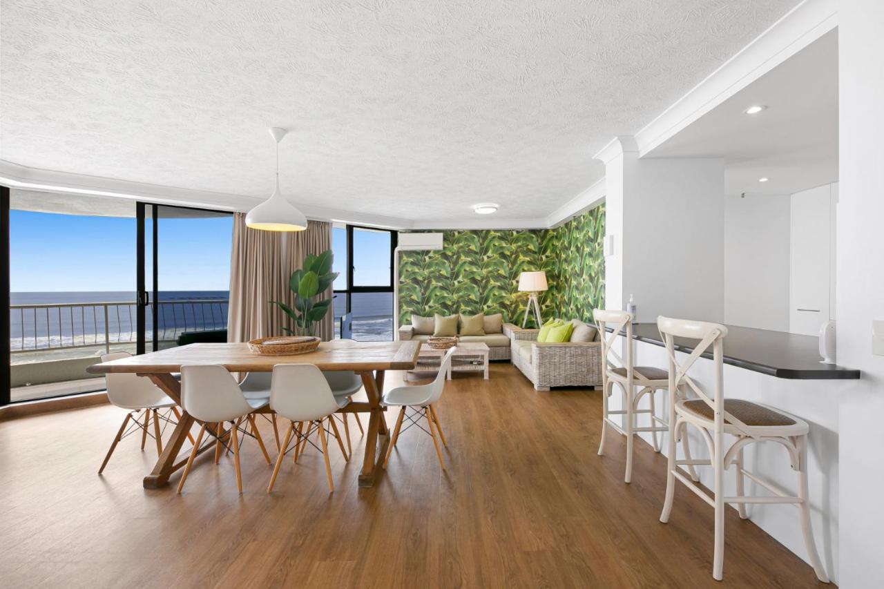 Spacious Beachfront 2-bed With Stunning Oceanview Apartment