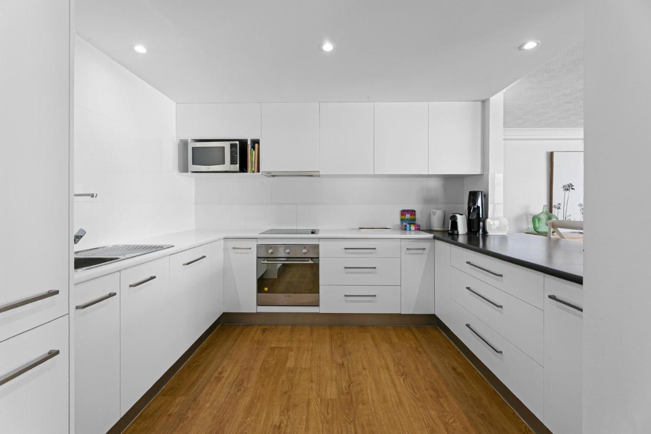 Spacious Beachfront 2-bed With Stunning Oceanview Gold Coast