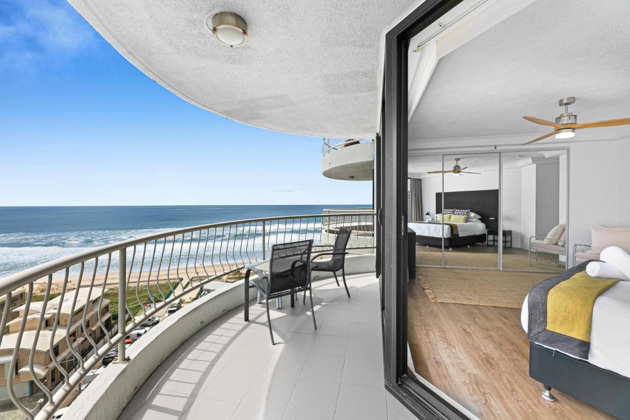 Spacious Beachfront 2-bed With Stunning Oceanview Apartment Gold Coast