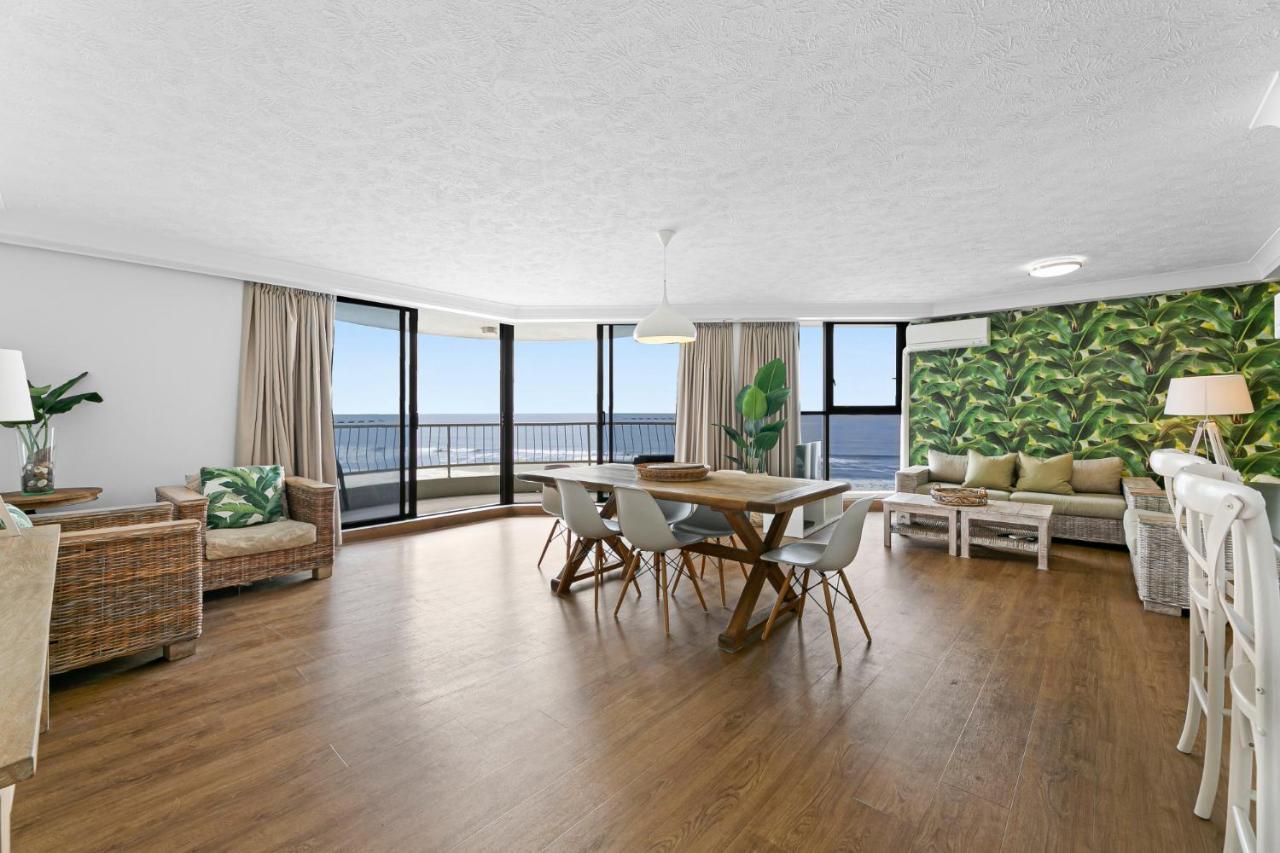 Spacious Beachfront 2-bed With Stunning Oceanview