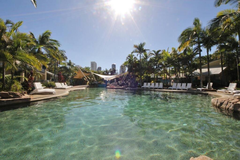 Diamond 81 * Gold Coast