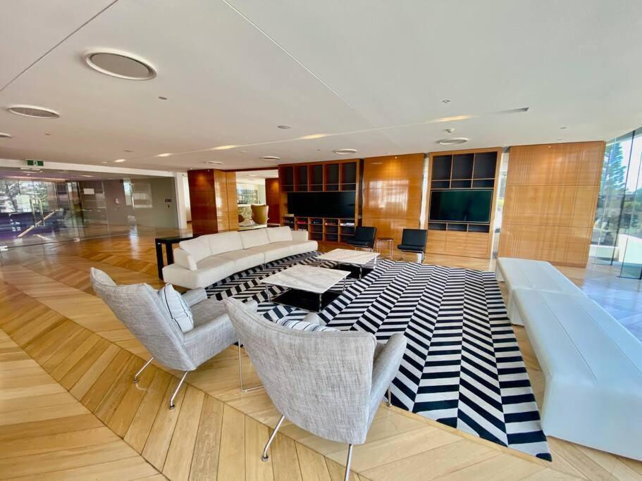 Oracle 2401 Apartment *