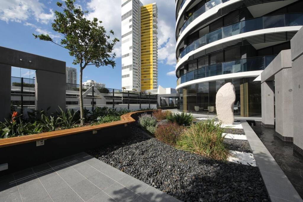 Oracle 2401 Apartment *