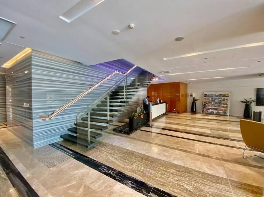 Oracle 2401 Apartment