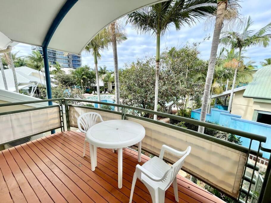 Diamond Poolside 44 Premium Apartment