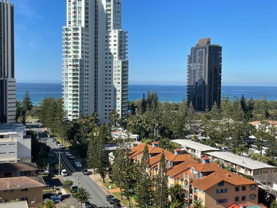 Apartment Ocean Views, Broadbeach #1204 *