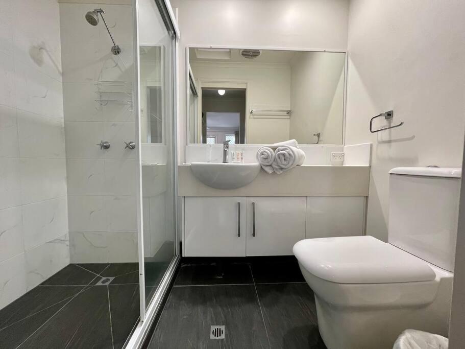 Diamond Poolside 44 Premium Apartment