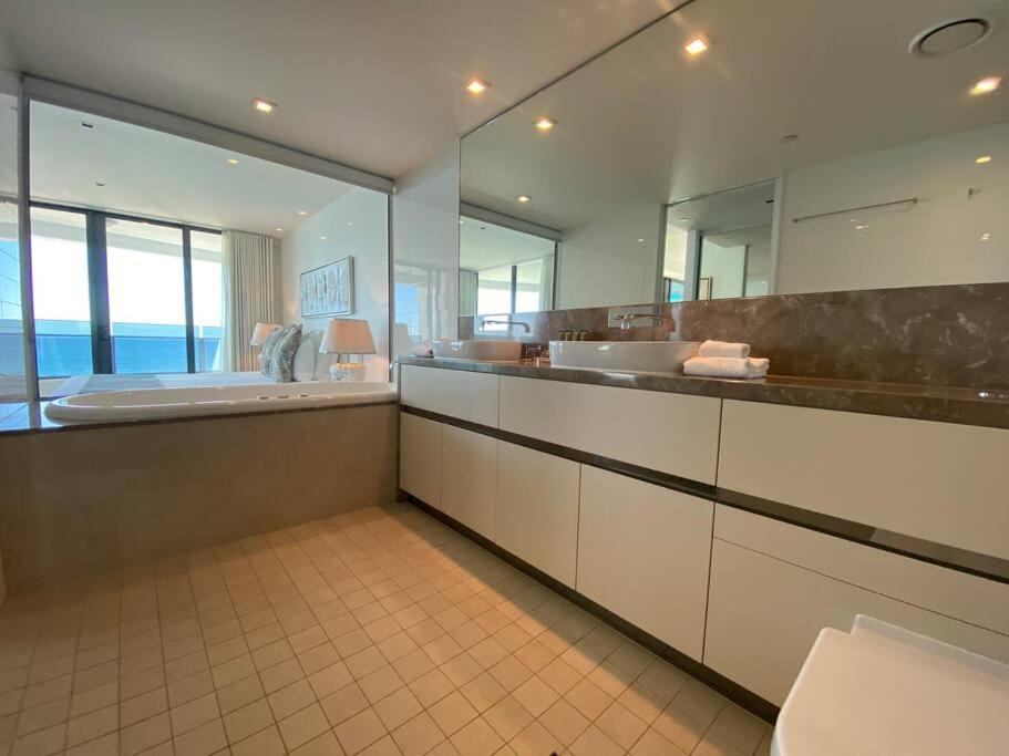 Apartment Beachfront Luxury In Soul Surfers Paradise 9th