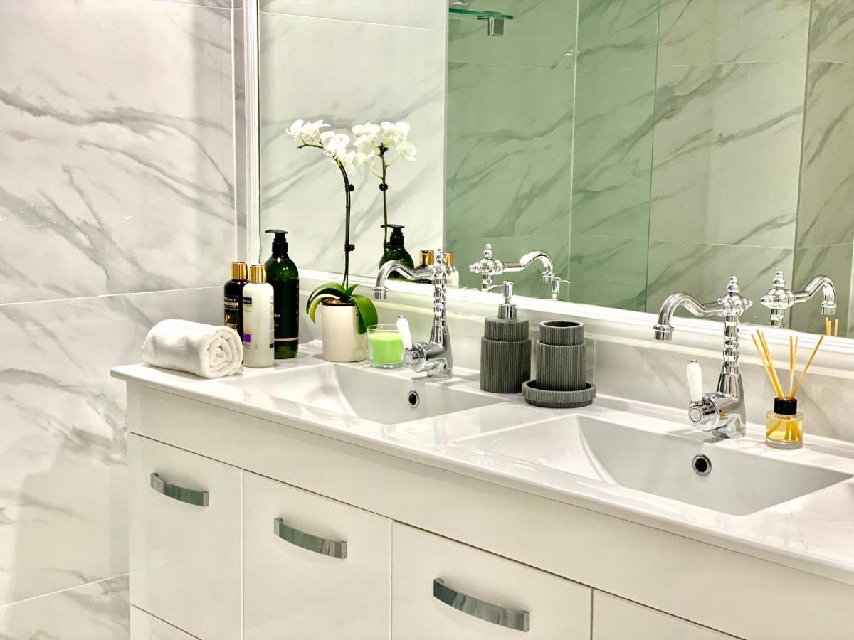 Beachfront Romantic Getaway - Surfers Paradise * Gold Coast