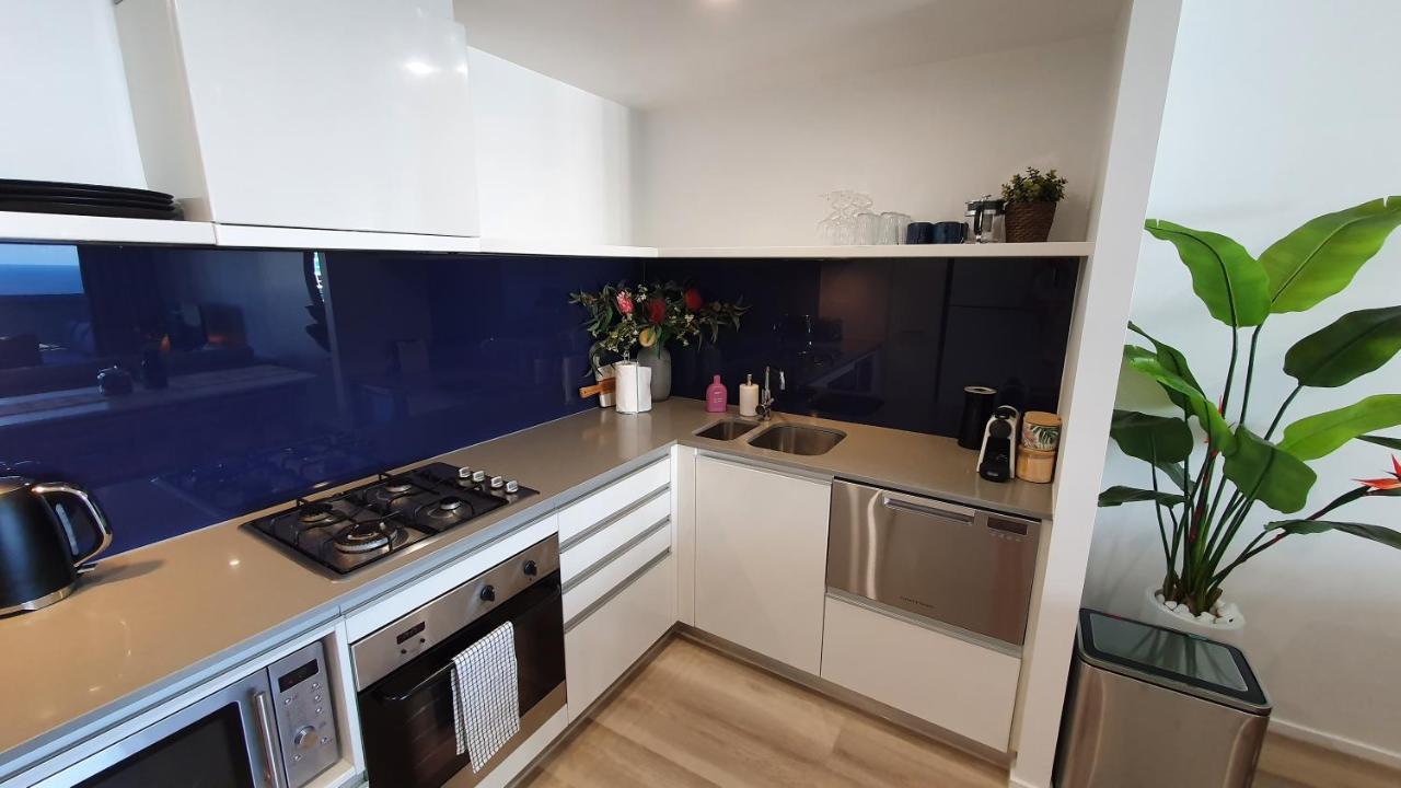 Oceanview Oasis 2br - 5mins To - Family Apartment