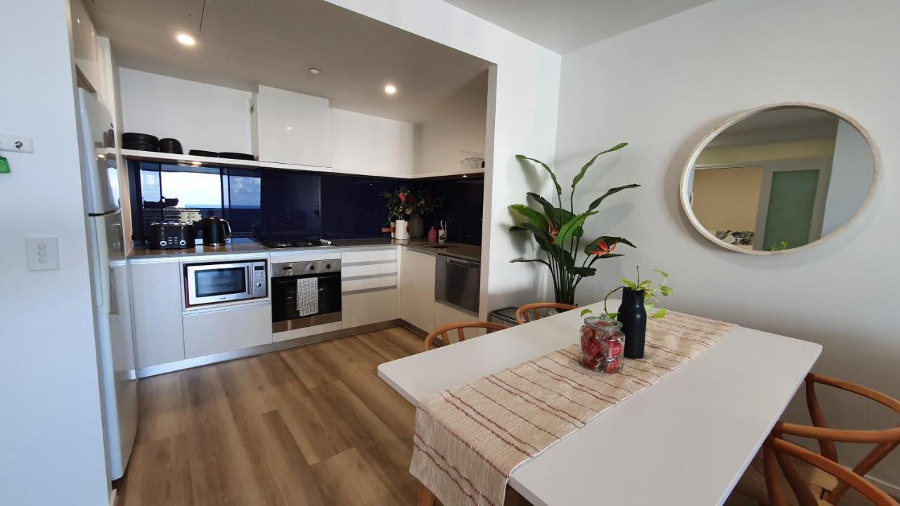 Oceanview Oasis 2br - 5mins To - Family Apartment *