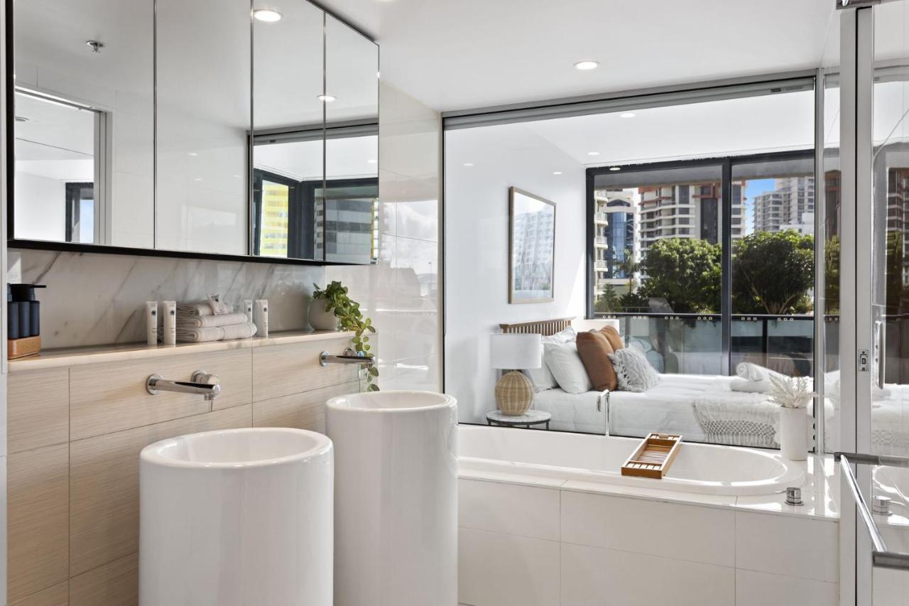 Stylish And Modern Oracle 2 Bedroom - Coasthm Gold Coast