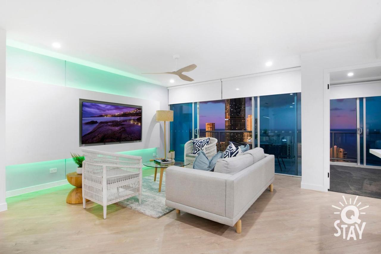 Chevron Renaissance 3 Bedroom Executive Sub Penthouse In Surfers Paradise - Q *