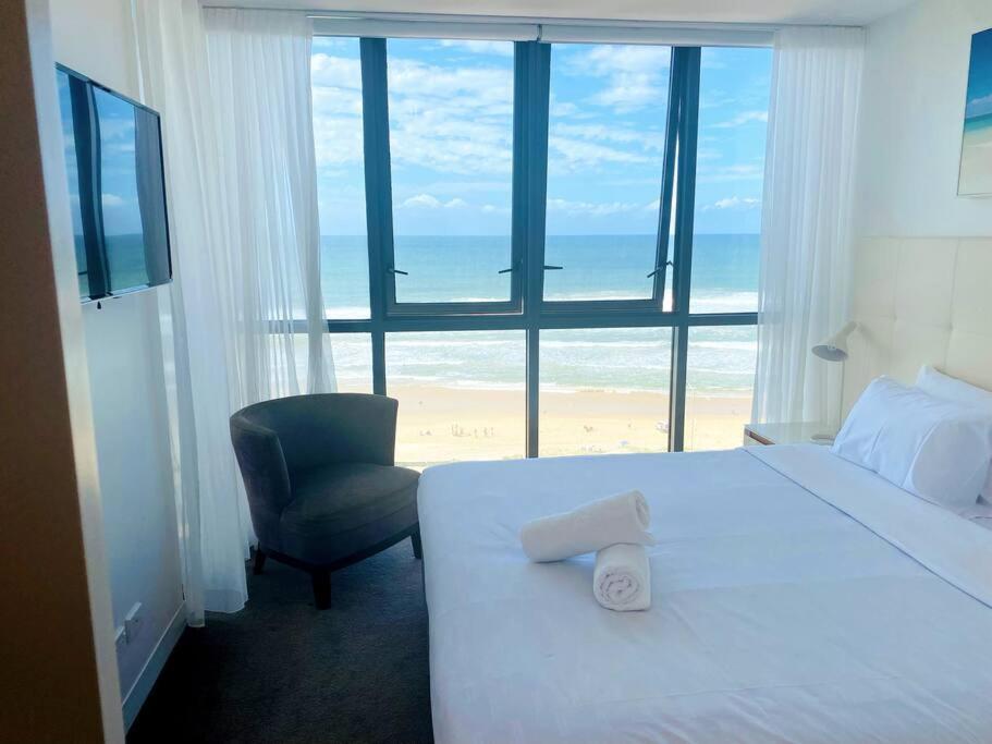 Luxury 180° Views Front Ocean Facing 2br Apartment