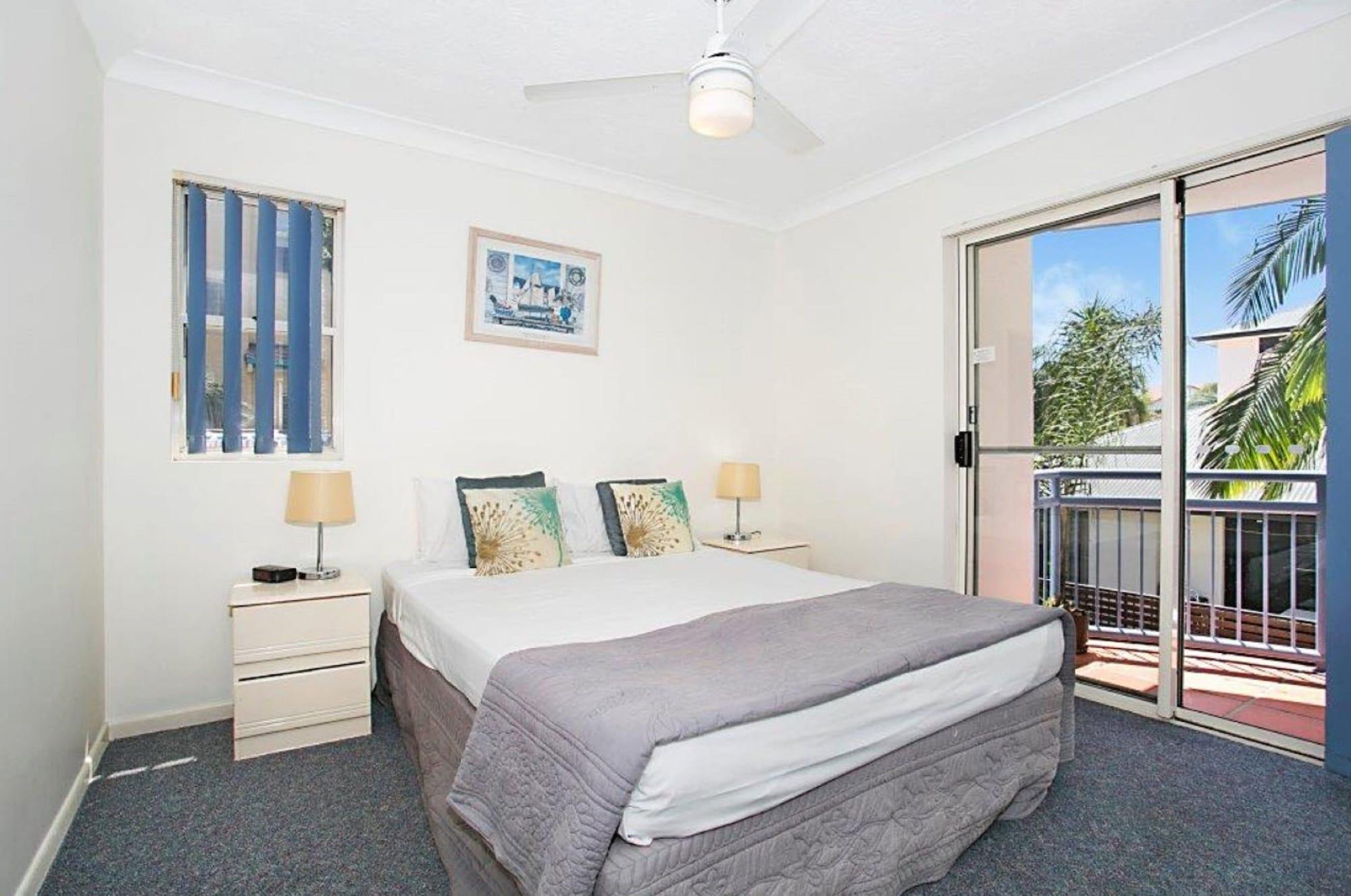 Santana Surfers Paradise