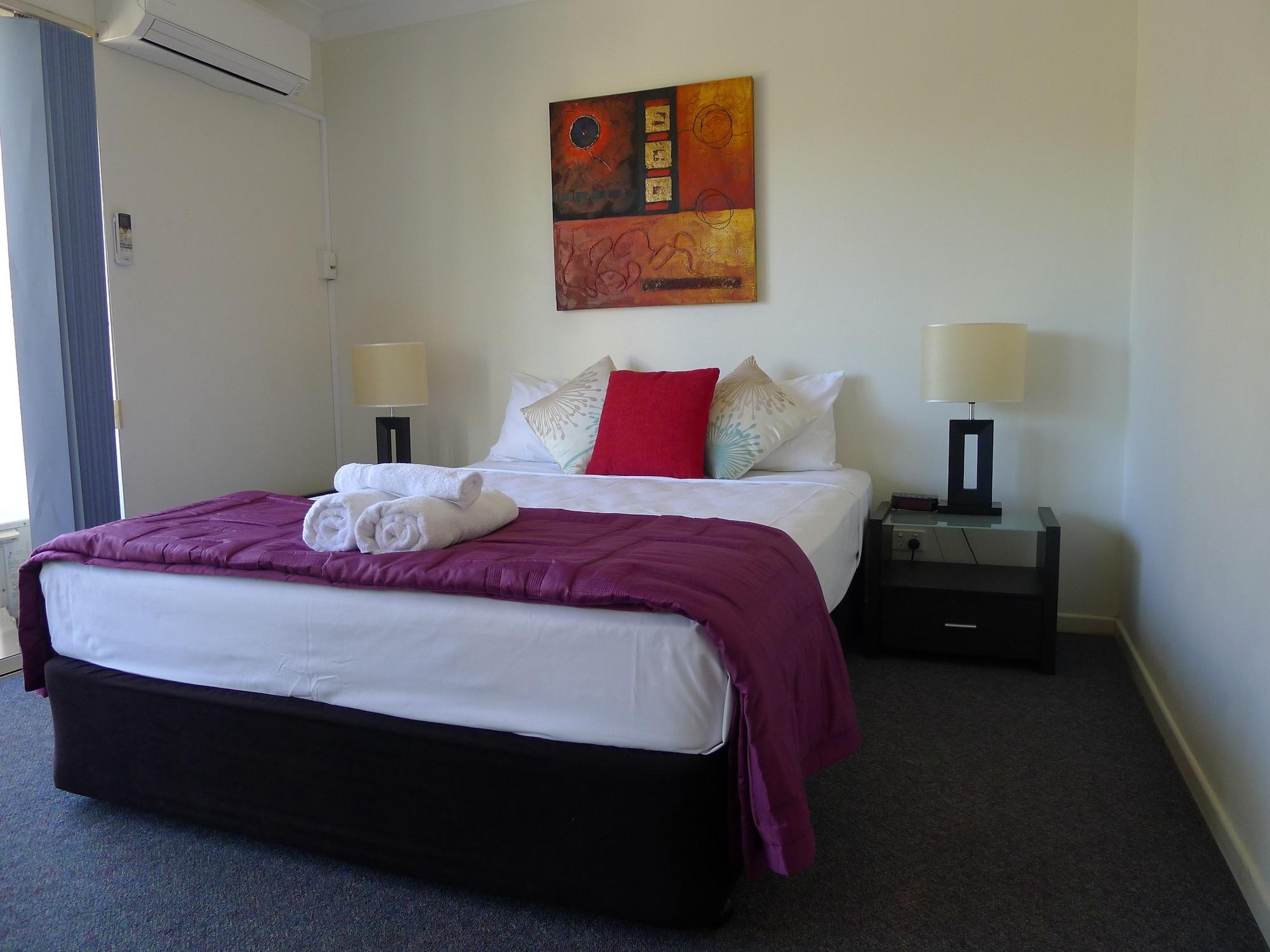 Santana Surfers Paradise