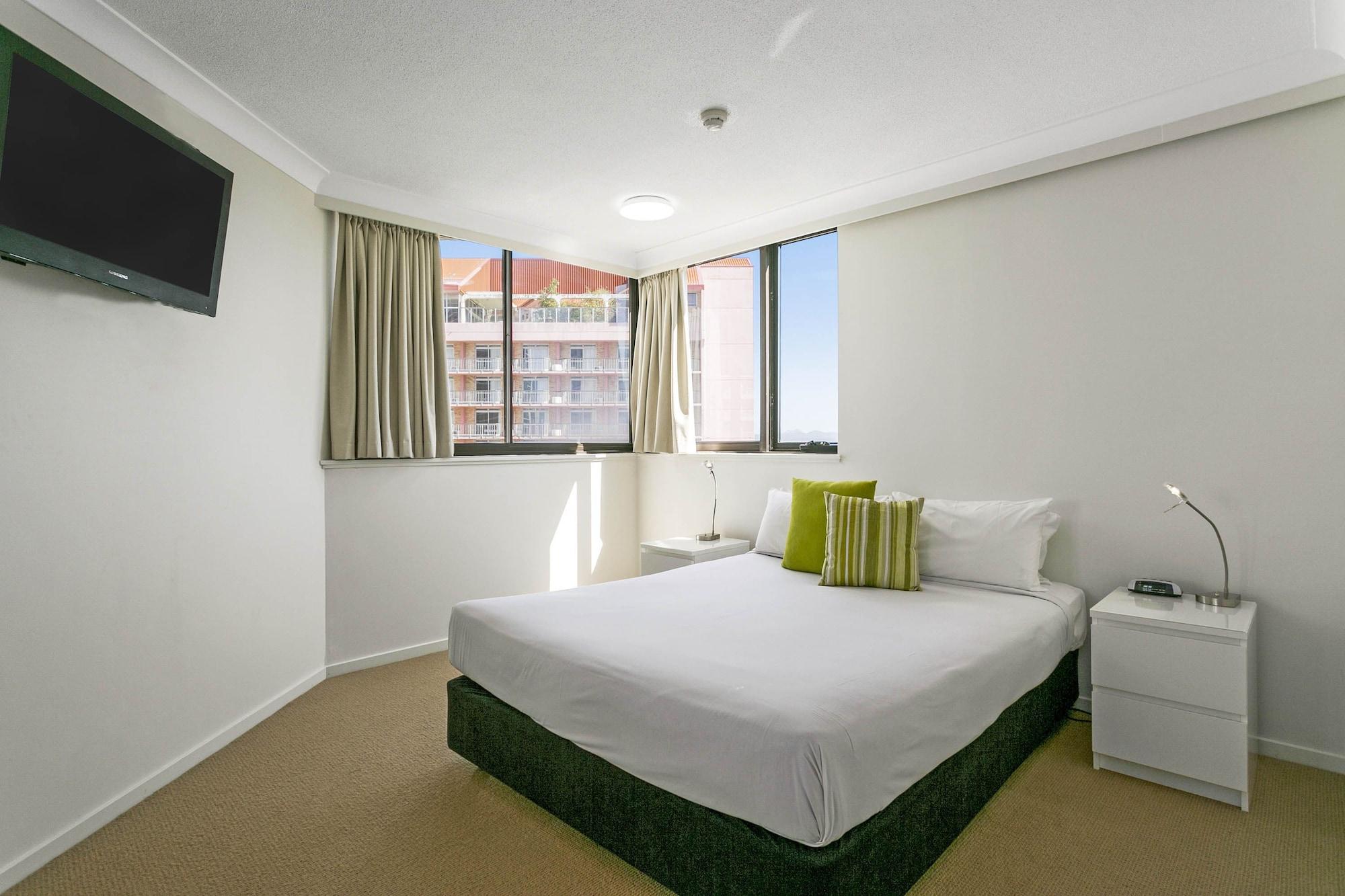 Breakfree Cosmopolitan Aparthotel 3*