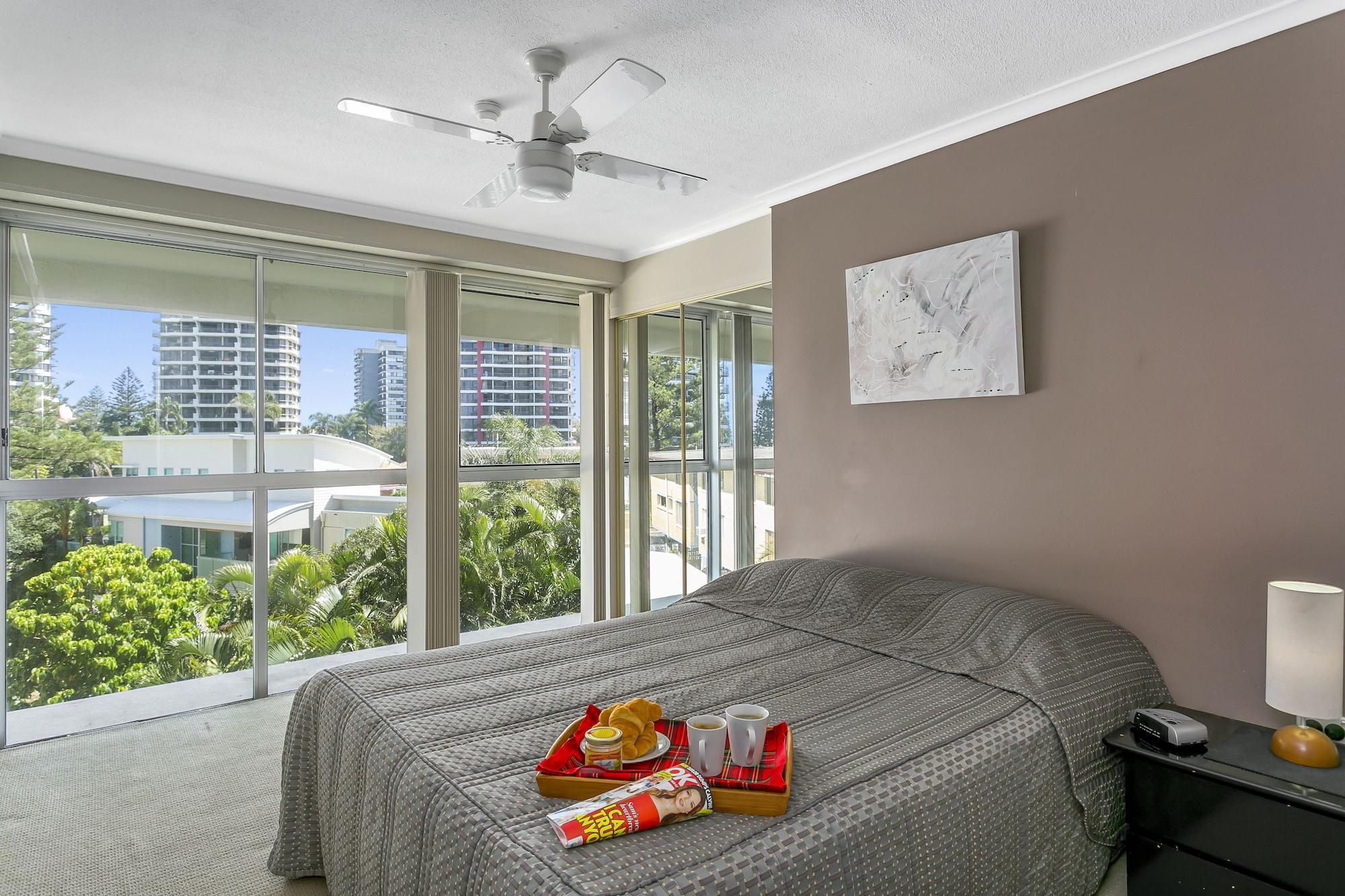 Surfers Beachside Aparthotel 4*