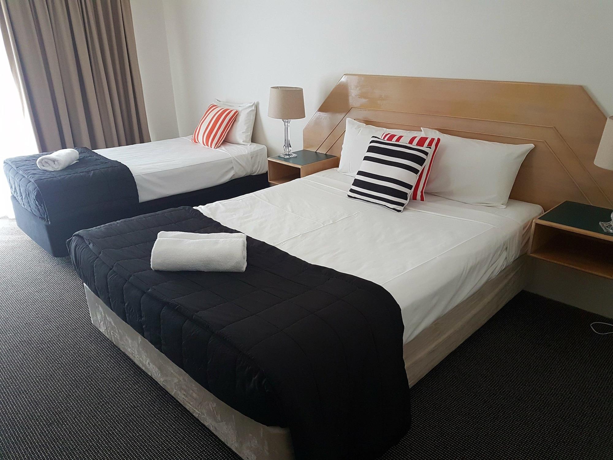 Outrigger Burleigh 3*