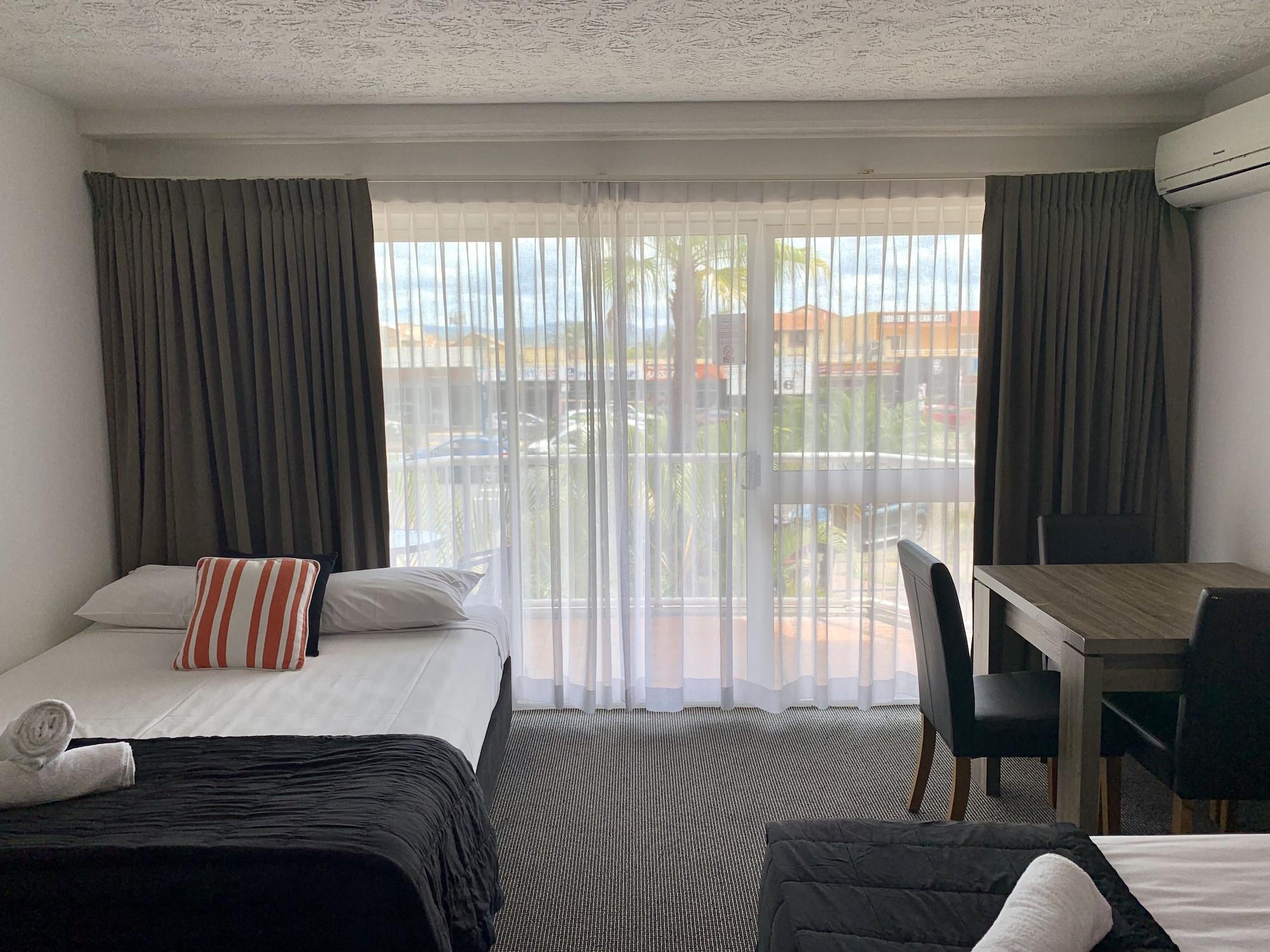 Outrigger Burleigh Hotel
