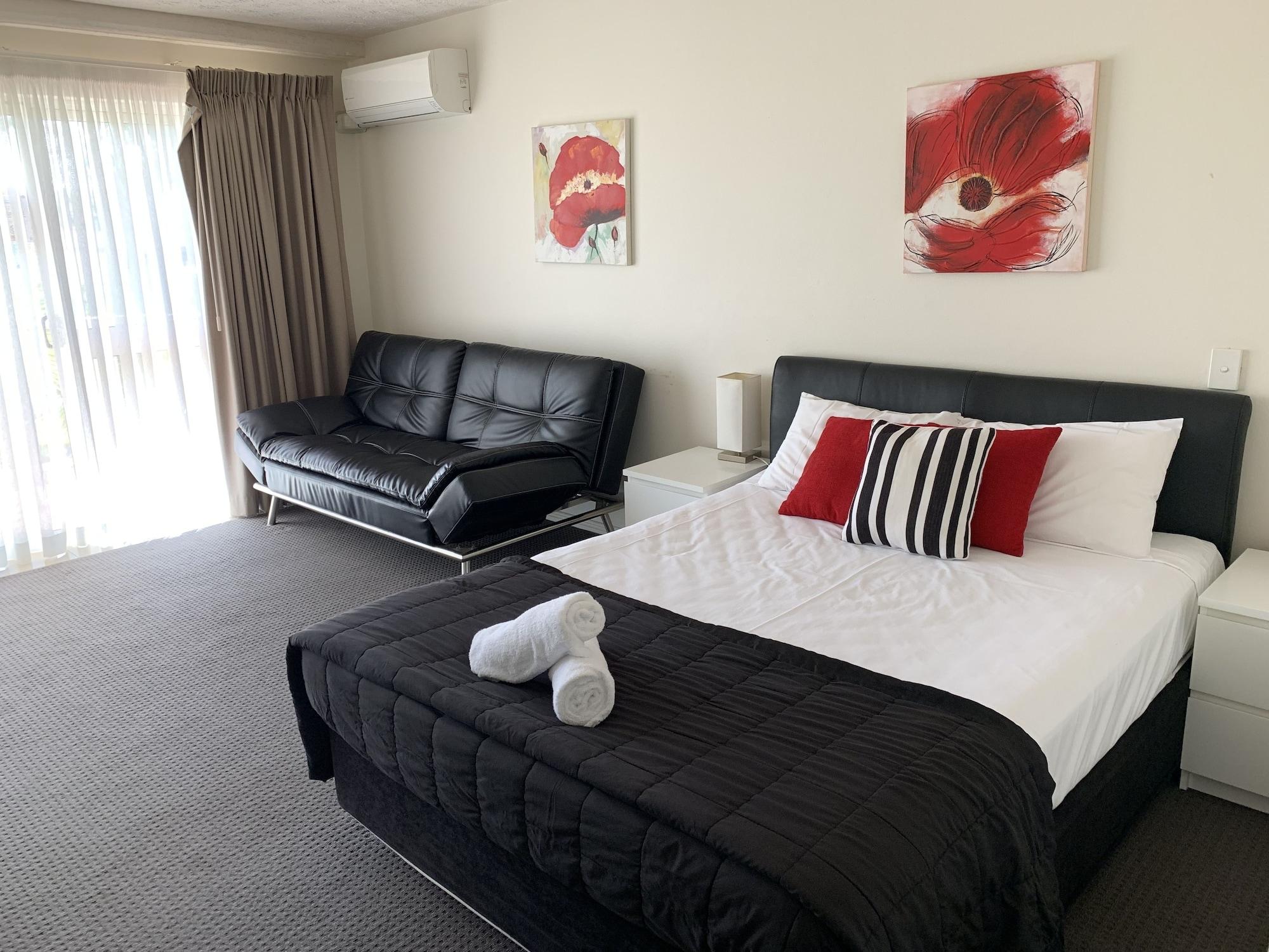 Outrigger Burleigh Hotel