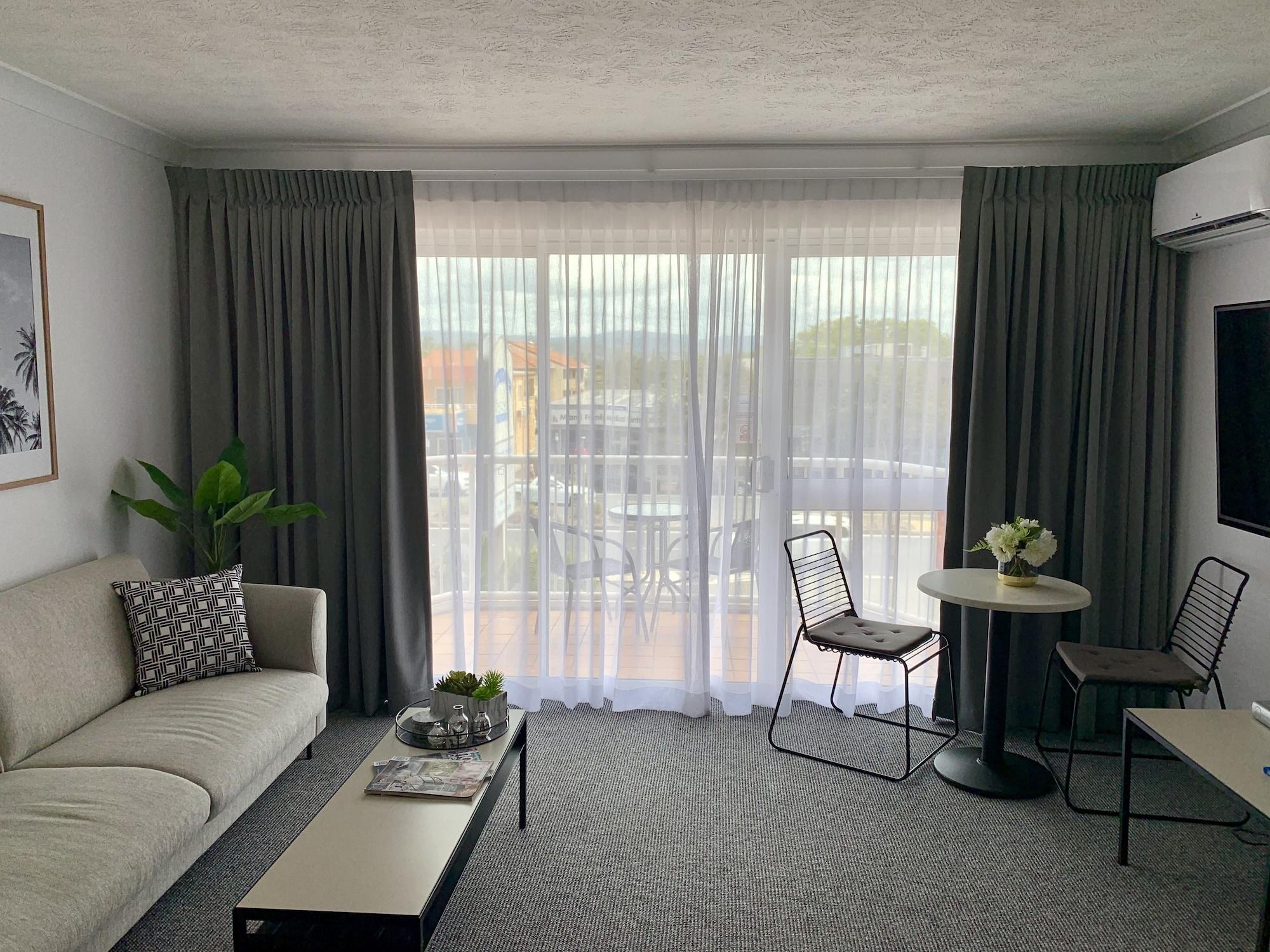 Outrigger Burleigh 3*