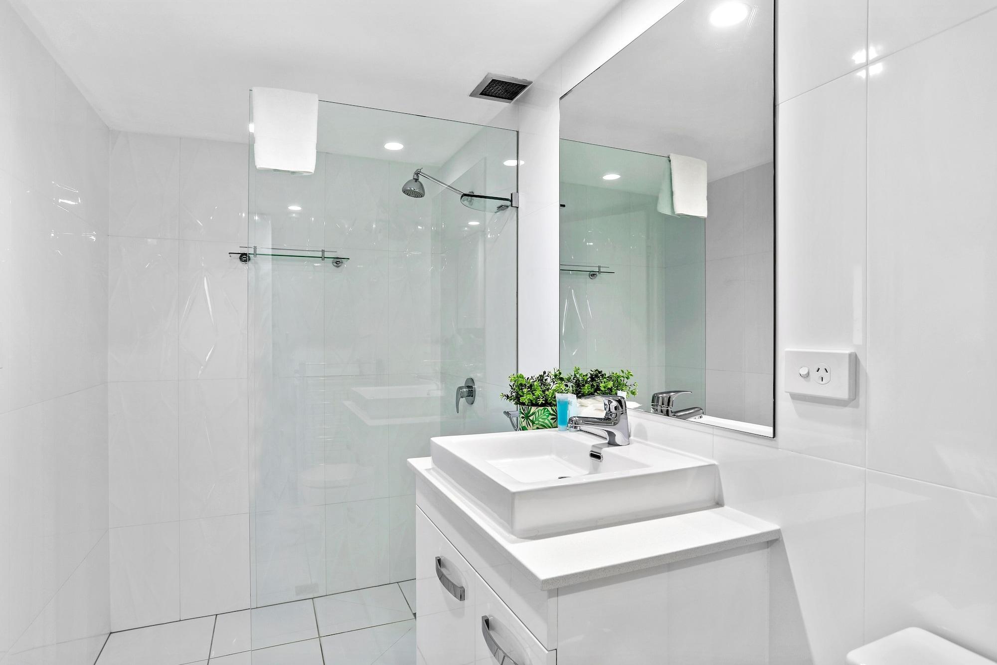 Aparthotel Breakers North Absolute Beachfront - Official