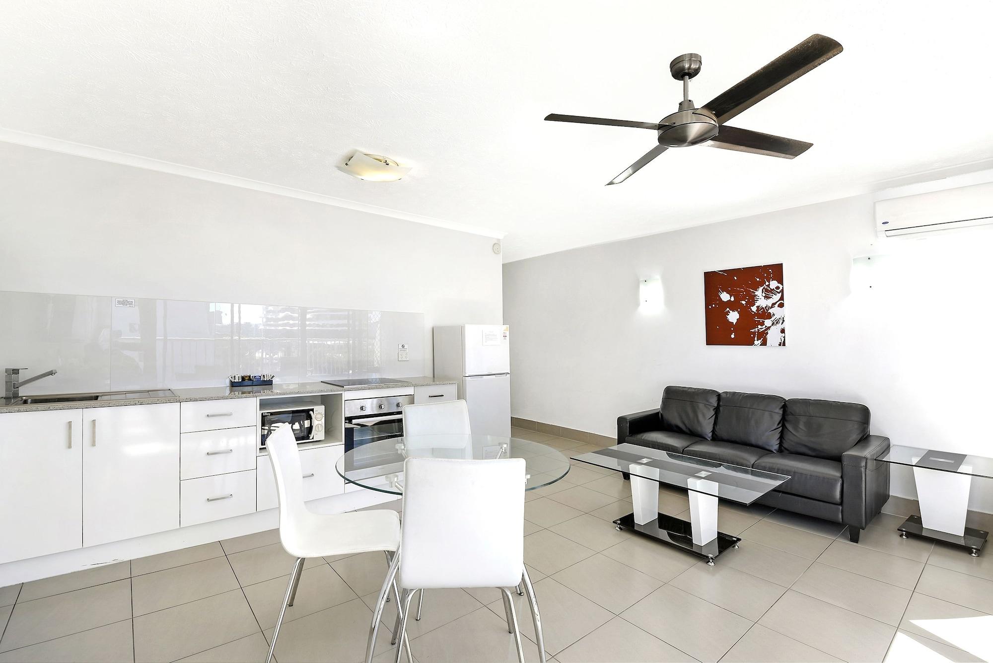 Broadbeach Travel Aparthotel 3*