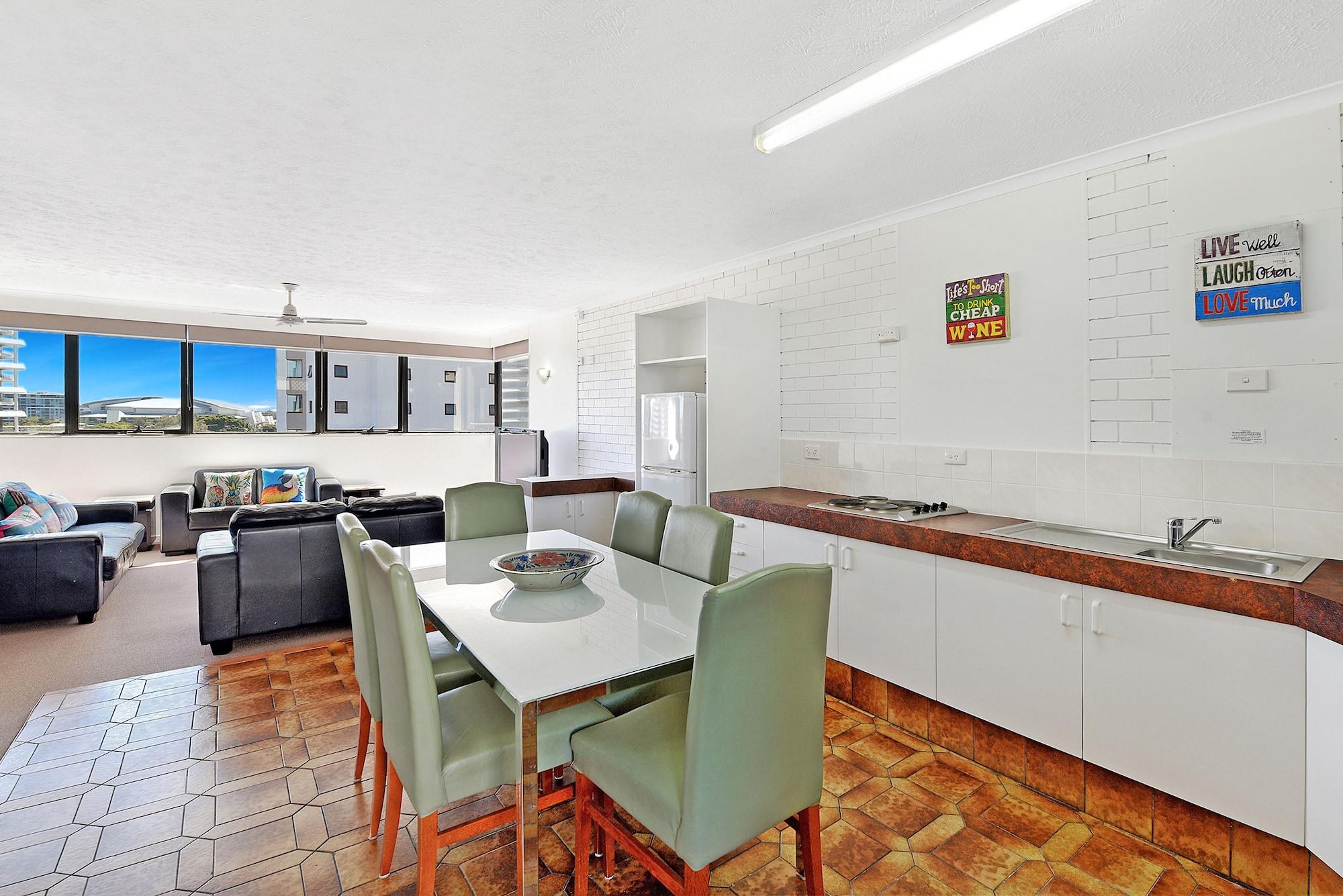 Aparthotel Broadbeach Travel