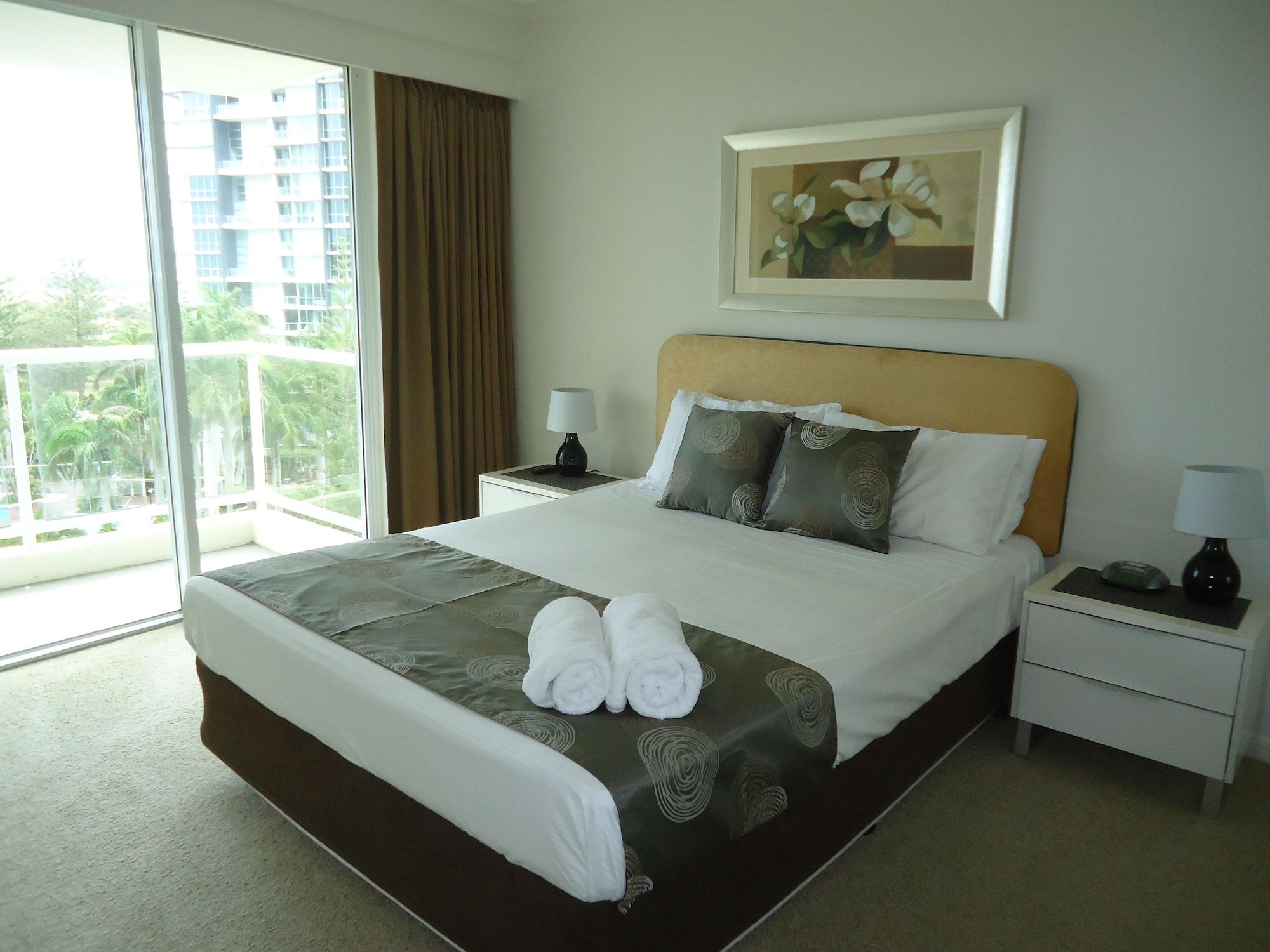 The Crest Aparthotel