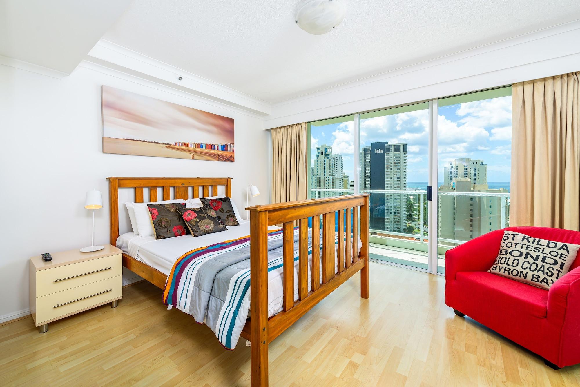 The Crest Aparthotel 4*