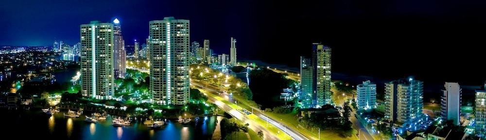 Surfers International Aparthotel