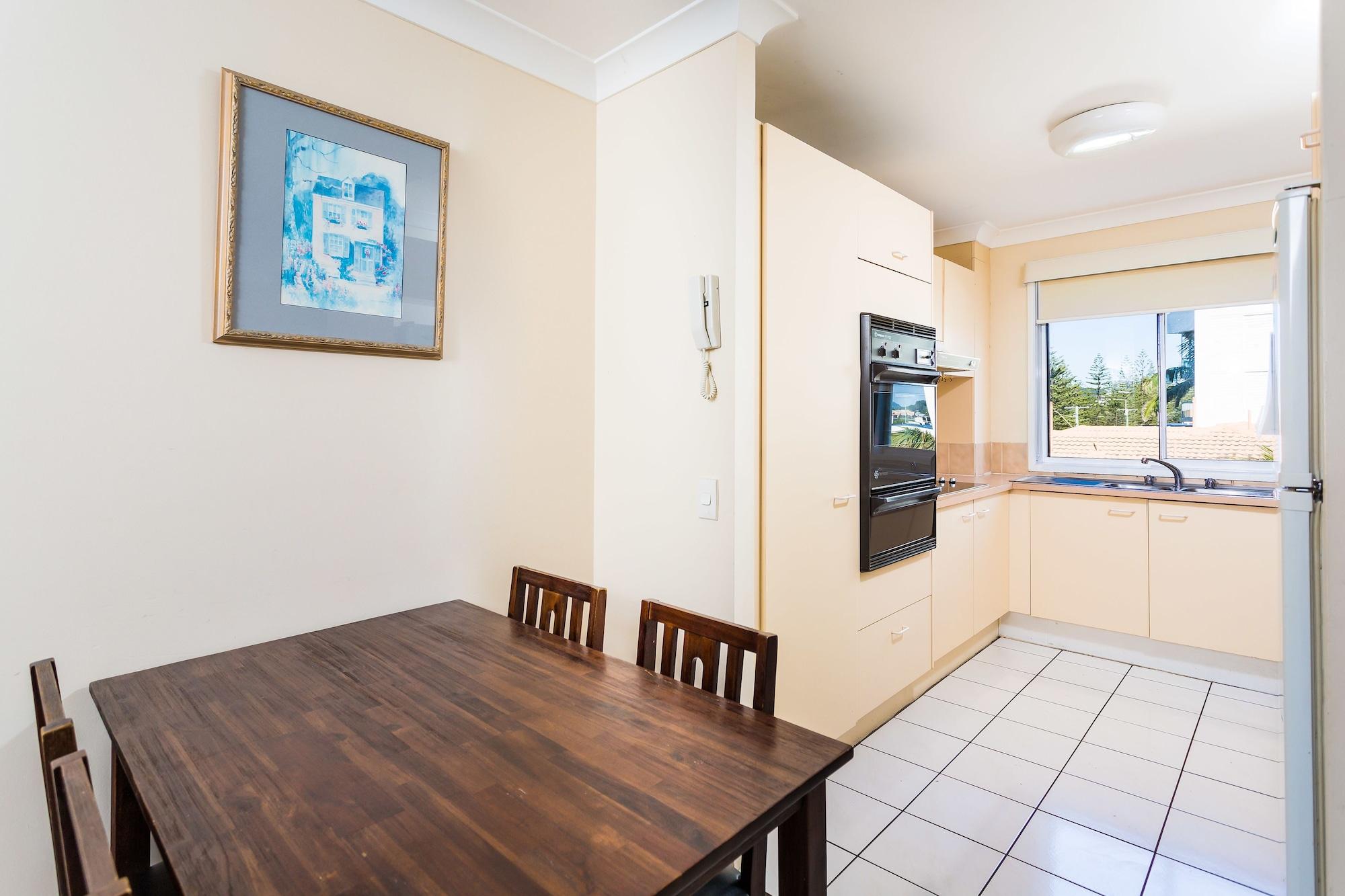 Burleigh Point Aparthotel 3*
