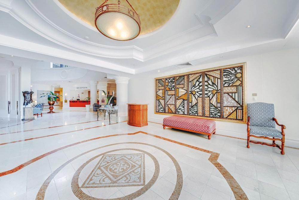 Resort The Phoenician 4*