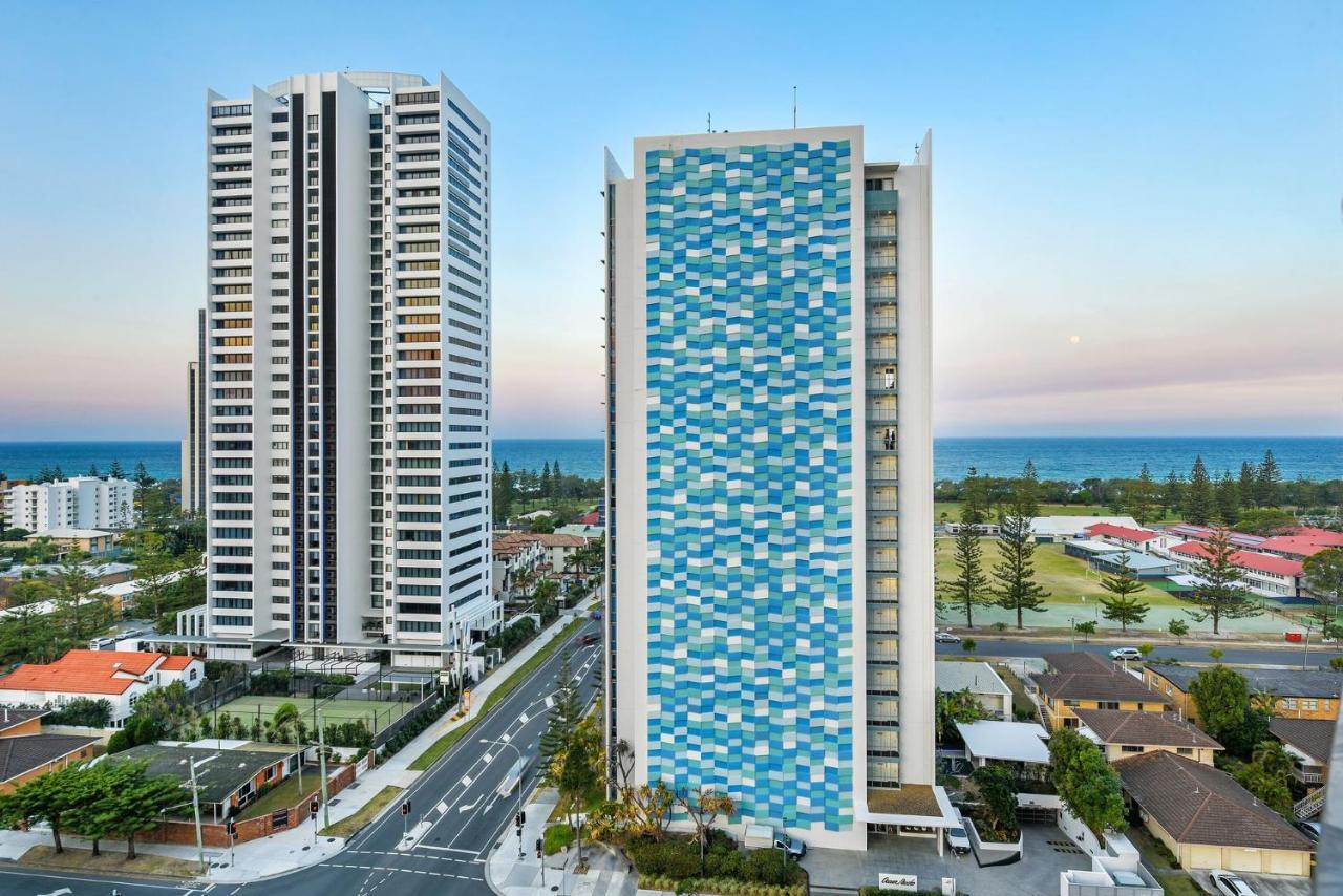 Modern 3 Bedroom With Ocean Views - Coasthm Apartment Gold Coast