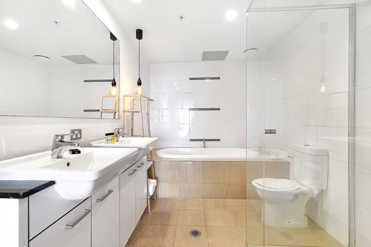 Apartment Modern 3 Bedroom With Ocean Views - Coasthm Gold Coast