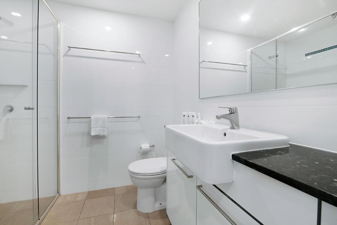 Modern 3 Bedroom With Ocean Views - Coasthm Apartment Gold Coast
