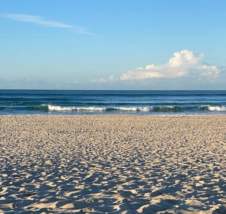 Chic Beachside Getaway 2br 2bath Fully Equipped Gold Coast