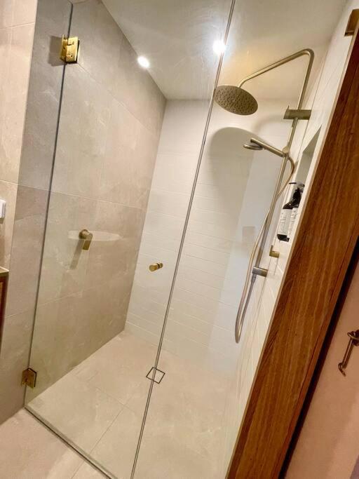 Chic Beachside Getaway 2br 2bath Fully Equipped
