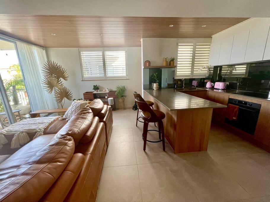 Apartment Chic Beachside Getaway 2br 2bath Fully Equipped